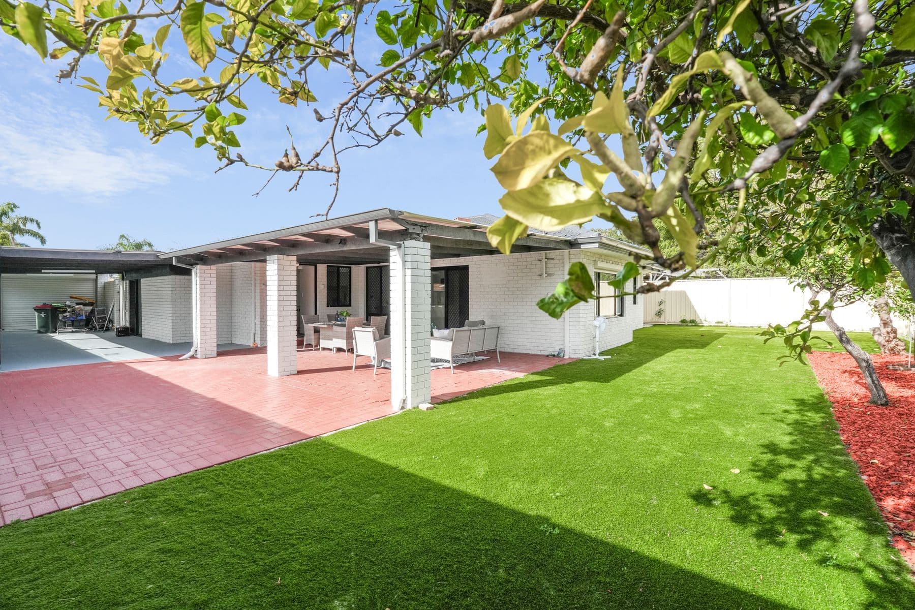 For Lease $880 per week- Modern Family Living in a Quiet Marangaroo Court — photo 4