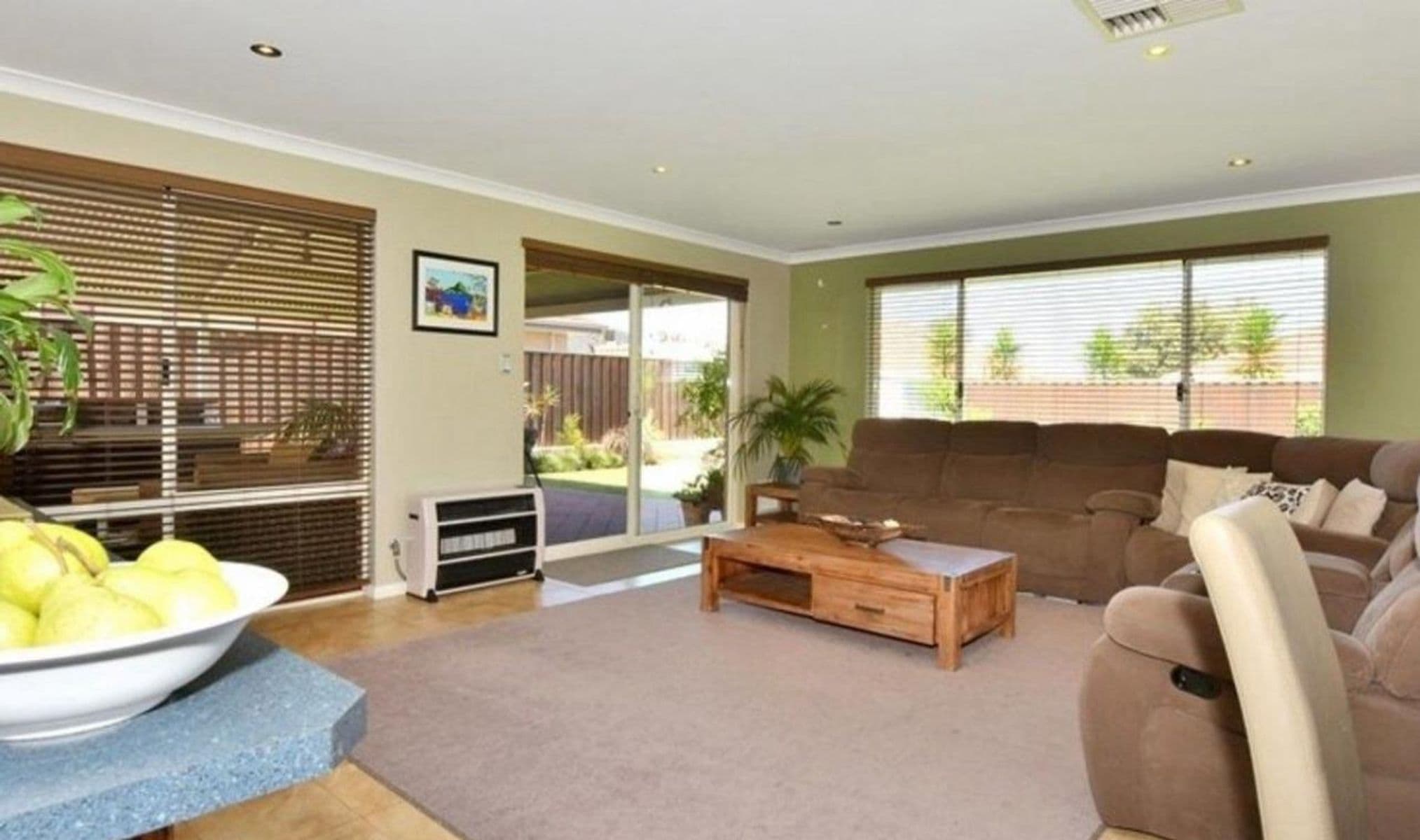 SPACIOUS FAMILY HOME ON 662SQM WITH REAR ACCESS — photo 3