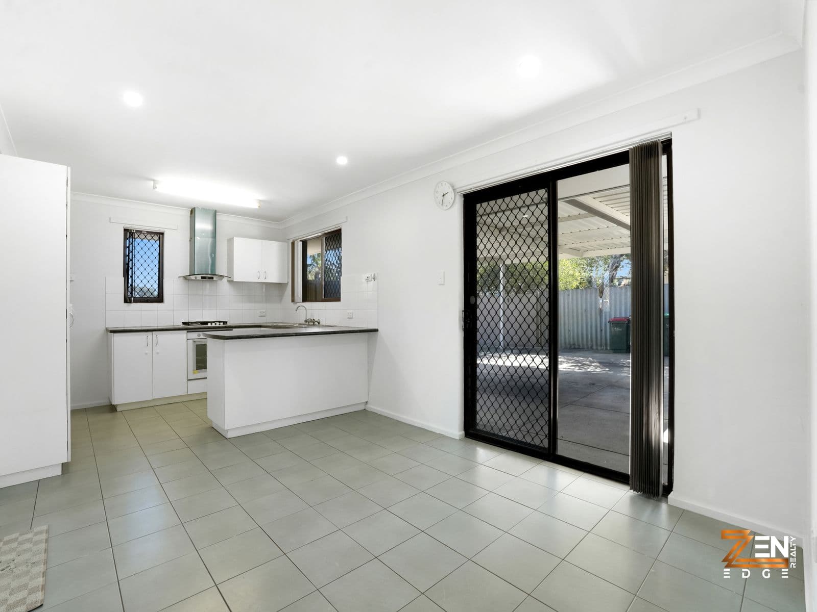 Comfort, Convenience and Low-Maintenance Living in a Prime Location — photo 4