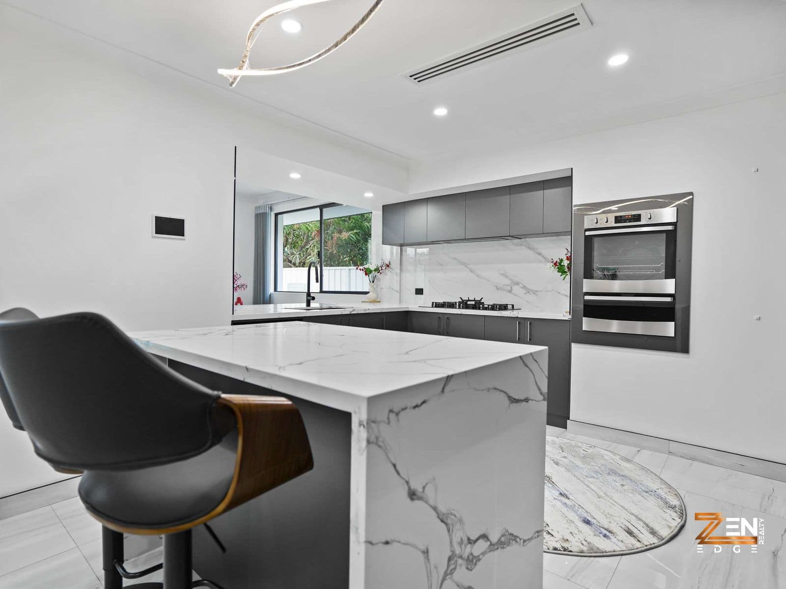 Stunning Modern Family Home with 2 Ensuites And Brand New Swimming Pool Luxury Features Throughout — photo 2
