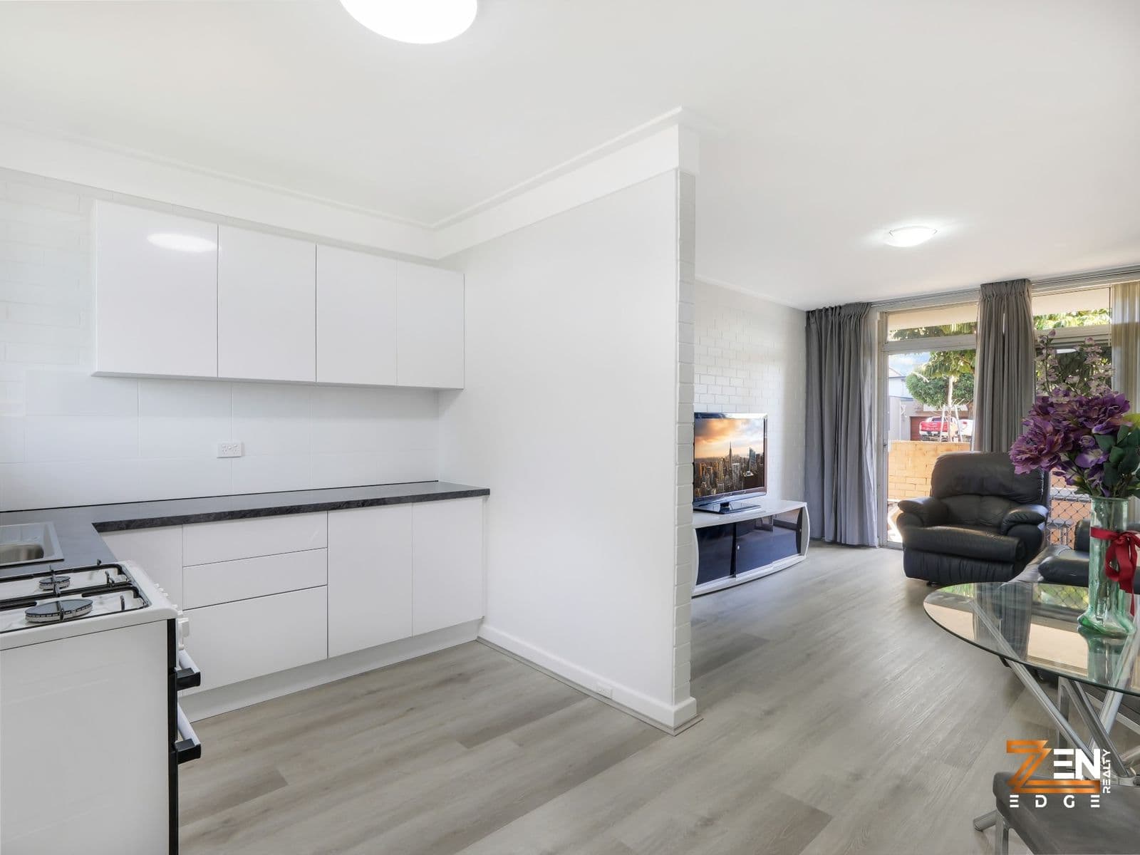 Stylish and Fully Renovated Ground-Floor Unit in Prime Yokine Location! — photo 4