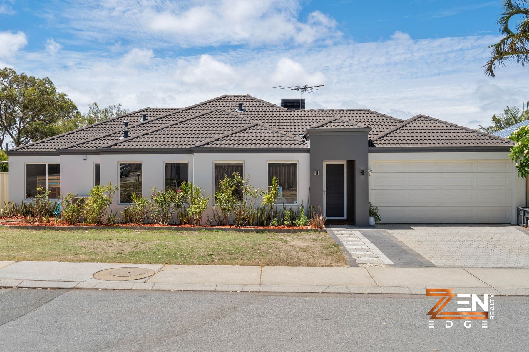 Welcome to Your Dream Family Home in Pearsall. 4 Bed 2 Bath and Theatre Room — main photo